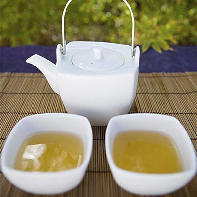 绿茶??既有利于皮肤，又可保护牙齿