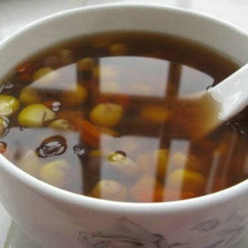 手脚冰凉喝栗子红糖水