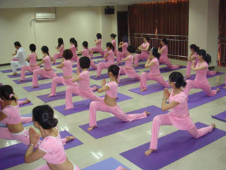 高温瑜伽 夏季养生首选