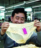 实拍内衣行业的男性工作者