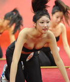 700名美女帅哥参加青岛高校模特空乘推介会