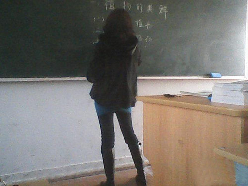 记忆中不能忘怀的女教师身影