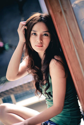 性感美女雪白酥胸粉嫩可人
