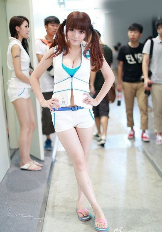 小小任童鞋童颜巨乳