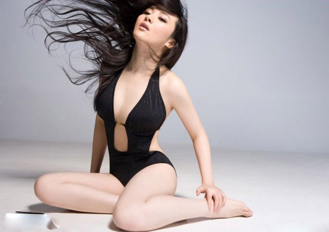 性感尤物孟茜婀娜姿势写真