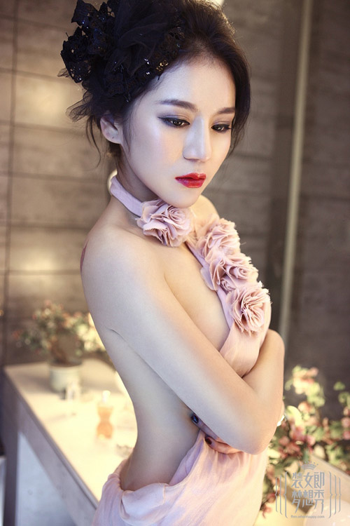 妩媚野性女郎冯露瑶