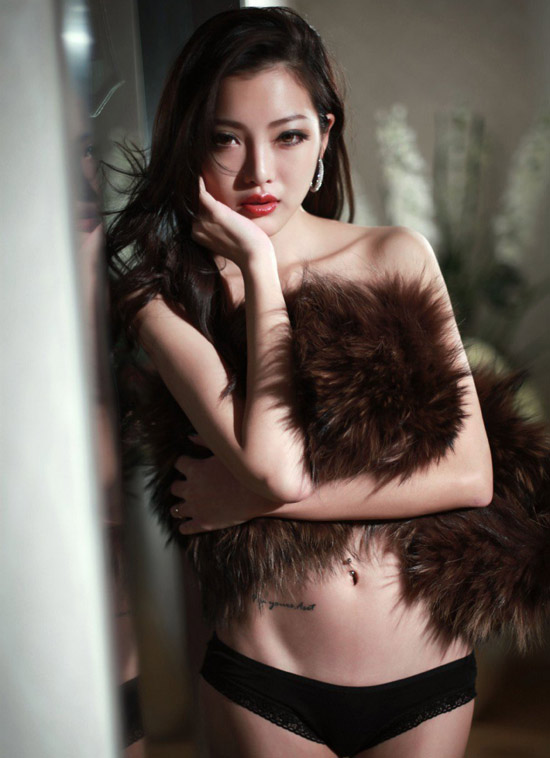 极品美女性感裸视写真